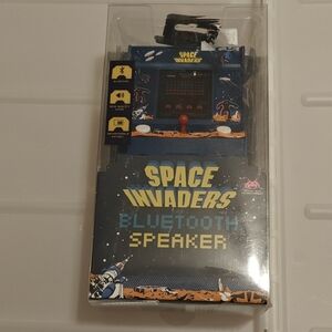 New Vintage Space Invaders Arcade Bluetooth Speaker